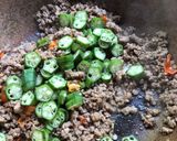 รูปขั้นตอนการทำที่ 1 ของ กะเพราหมูสับห่อไข่ คีโต