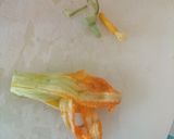 Foto del paso 5 de la receta: Camarones en salsa de flor de calabaza