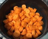 Une image de l'étape 3 de Salade marinée de carottes aux tomates et jambon sauce cumin.