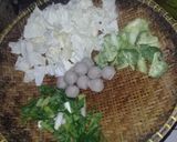 Foto langkah ke 1 dari resep Sayur sop bakso.