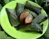 Foto langkah ke 4 dari resep Pisang Kukus Selimut Singkong.