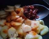 A picture of step 4 of Pickles chilli potatoes.