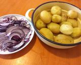 Lilahagymás burgonyasaláta recept fázis 1 fotója