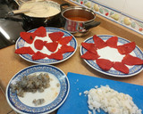 Foto del paso 3 de la receta: Pimientos de piquillo rellenos de bacalao gambas con bechamel y salsa bilbaina