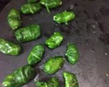 A picture of step 3 of Spinach roll in cheese sauce.