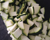 Foto del paso 3 de la receta: Lazos vegetales de pasta con aceitunas en pisto