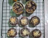 Foto langkah ke 5 dari resep Muffin Ketan Hitam Keju.