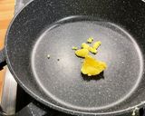 Une image de l'étape 4 de Poulet et lard aux poivrons, tomates, épices et lait de coco.
