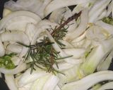 Foto del passaggio 2 della ricetta Contorno di finocchi in padella