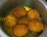A picture of step 4 of Mandazi.