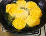 A picture of step 2 of Crispy masala puri.