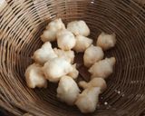 A picture of step 3 of Dahi bhalla.