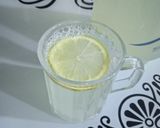 Une image de l'étape 4 de L'eau citronnée 🍋🍋🍋🍋.