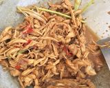 Foto langkah ke 4 dari resep Ayam Suwir Pedas Manis.