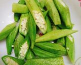 Hình bước làm 1 của món Trứng non cháy tỏi