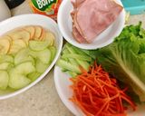 Hình bước làm 1 của món Salad cuộn