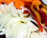 Foto del paso 1 de la receta: Bifes a la criolla
