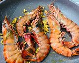 Foto langkah ke 4 dari resep Garlic Butter Prawns.