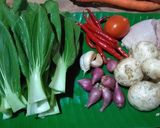 Foto langkah ke 3 dari resep Pakcoy siram jamur.