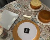 Foto del paso 5 de la receta: Layer Cake con Buttercream de Queso y Fresas frescas, decorada con flores comestibles !!!!!