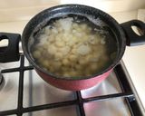 Foto del passaggio 4 della ricetta Gnocchetti di patate con pesce spada e datterini confit