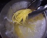 Foto langkah ke 1 dari resep Simpel spageti keju.