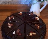A picture of step 4 of Lele's Ice-cream chocolate cake.