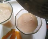 A picture of step 2 of Papaya shake.