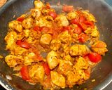 Une image de l'étape 3 de Poulet au curry et au lait de coco.