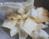 Hình bước làm 1 của món Mì lá tươi chiên giòn lắc hành phi