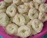 Foto langkah ke 8 dari resep Kue kering sagu keju.