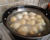 A picture of step 4 of Dahi bhalla chat.