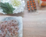 Foto del paso 5 de la receta: Pizza de gambas, ajetes y albahaca