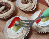 Foto langkah ke 4 dari resep Mini Pavlova Chocovanila Cream.
