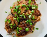 Hình bước làm 3 của món Cá cờ sốt teriyaki cuộn tía tô và tỏi tươi