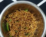 Foto langkah ke 4 dari resep Mie goreng lezat bumbu iris.
