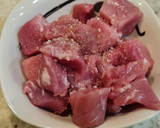 Foto del paso 3 de la receta: Solomillo de cerdo encebollado con patatas