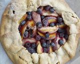 Une image de l'étape 4 de Tarte rustique aux nectarines et aux myrtilles.