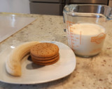 Foto del paso 1 de la receta: Batido de plátano y galletas