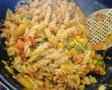 गार्लिक चीज़ पास्ता(garlic cheese pasta recipe in hindi) रेसिपी चरण 3 फोटो