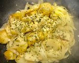 Foto del paso 3 de la receta: Jurel guisado con patata y cebolla
