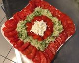 Une image de l'étape 6 de Salade de tomates, courgette, olives, feta et persil.