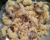 Foto langkah ke 2 dari resep Noodle prawn.