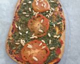 Foto del paso 3 de la receta: Pizza de espinacas tomate y piñones
