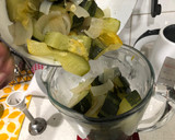 Foto del paso 3 de la receta: Salsa verde de zapallito y acelga