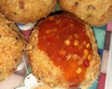 A picture of step 4 of Chicken potato cheese corn balls.