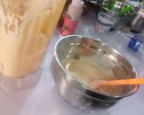 A picture of step 1 of Banana strawberry pancake.