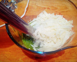 Foto del paso 2 de la receta: Pizza con pesto de pistachos y mortadela