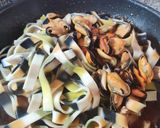 Foto del paso 6 de la receta: Tallarines Frutti di Mare con tomate seco
