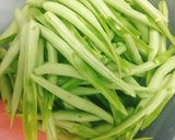 Hình bước làm 1 của món Đậu Cô Ve Trộn Mè Đen